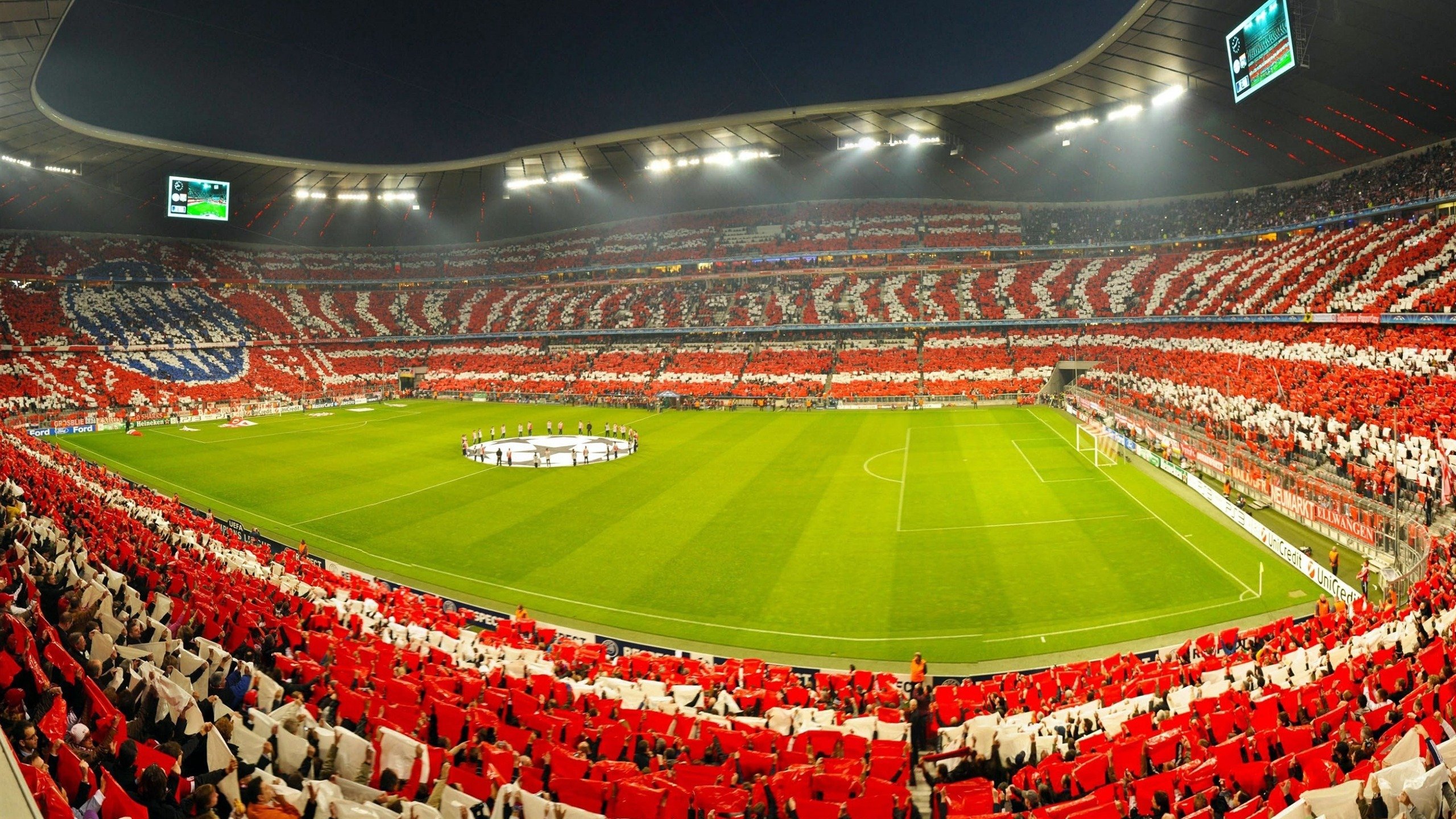 世界杯“最辛苦的职业”：记者、志愿者和场务人员获集体点赞