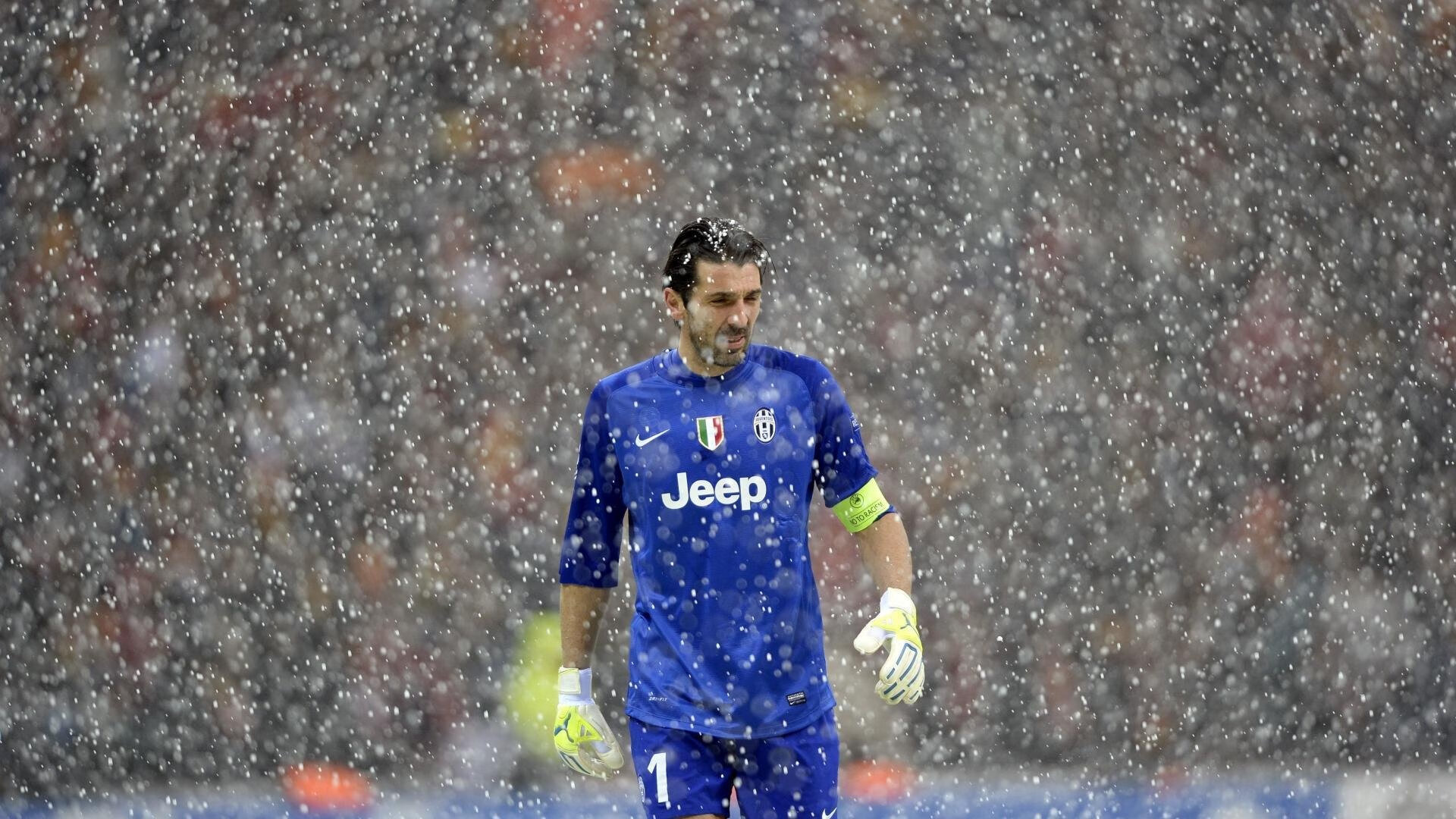 羽毛球发球落点精度赛 边线与底线附近区域成“黄金区”